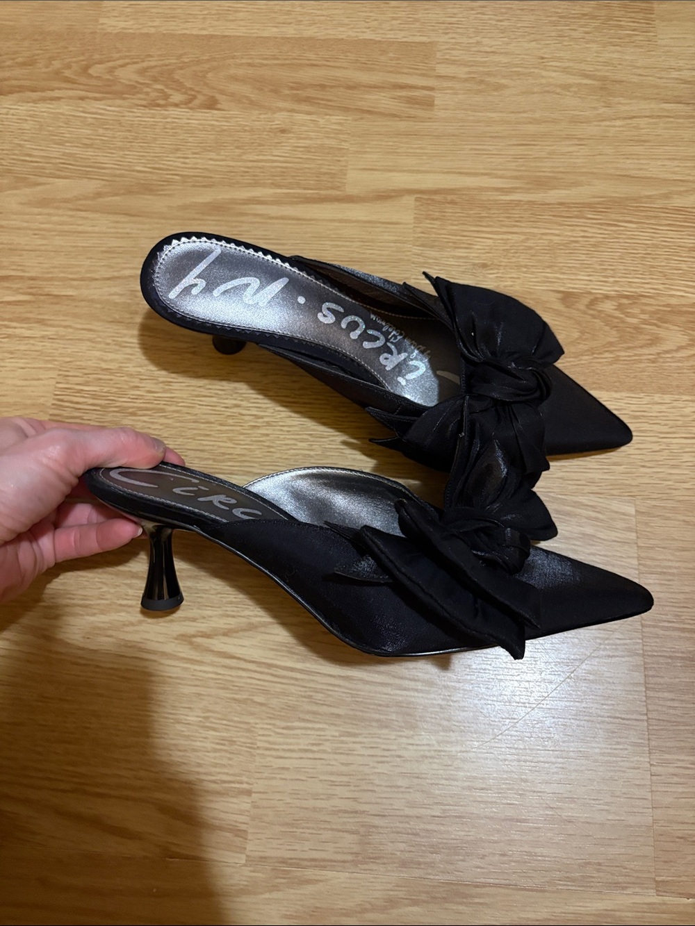 Circus by Sam Edelman Black Pointed-Toe Bow Kitten Heel Mules